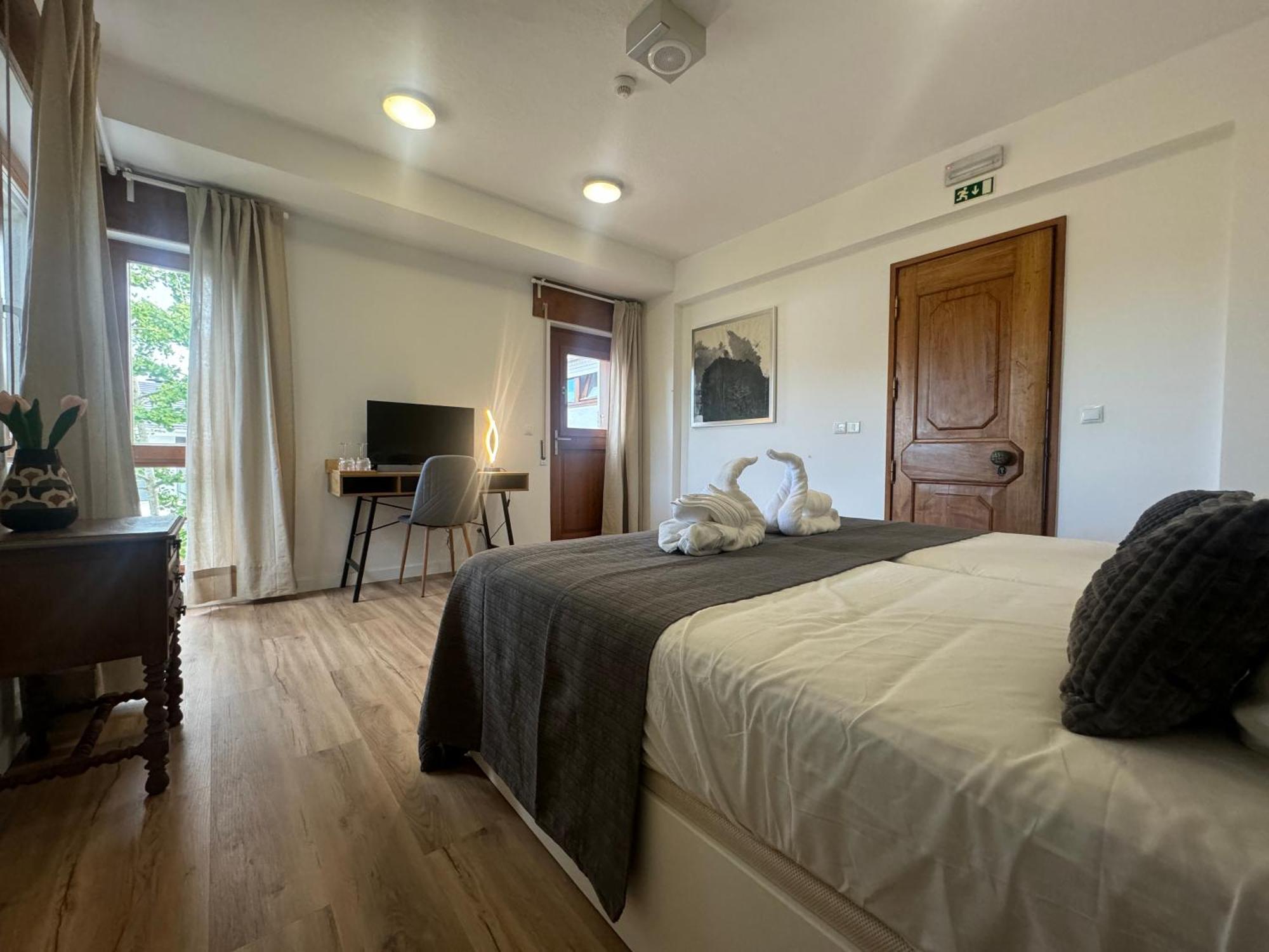 Aomo Art Space Hostel Оэйраш Экстерьер фото